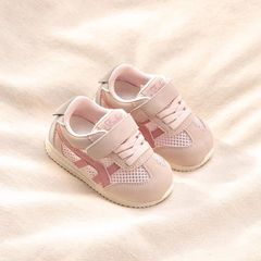 女の子の靴メッシュ通気性の道徳訓練靴ベビーシューズ女の子のスポーツシューズ 2025 春と夏の新しい子供の靴