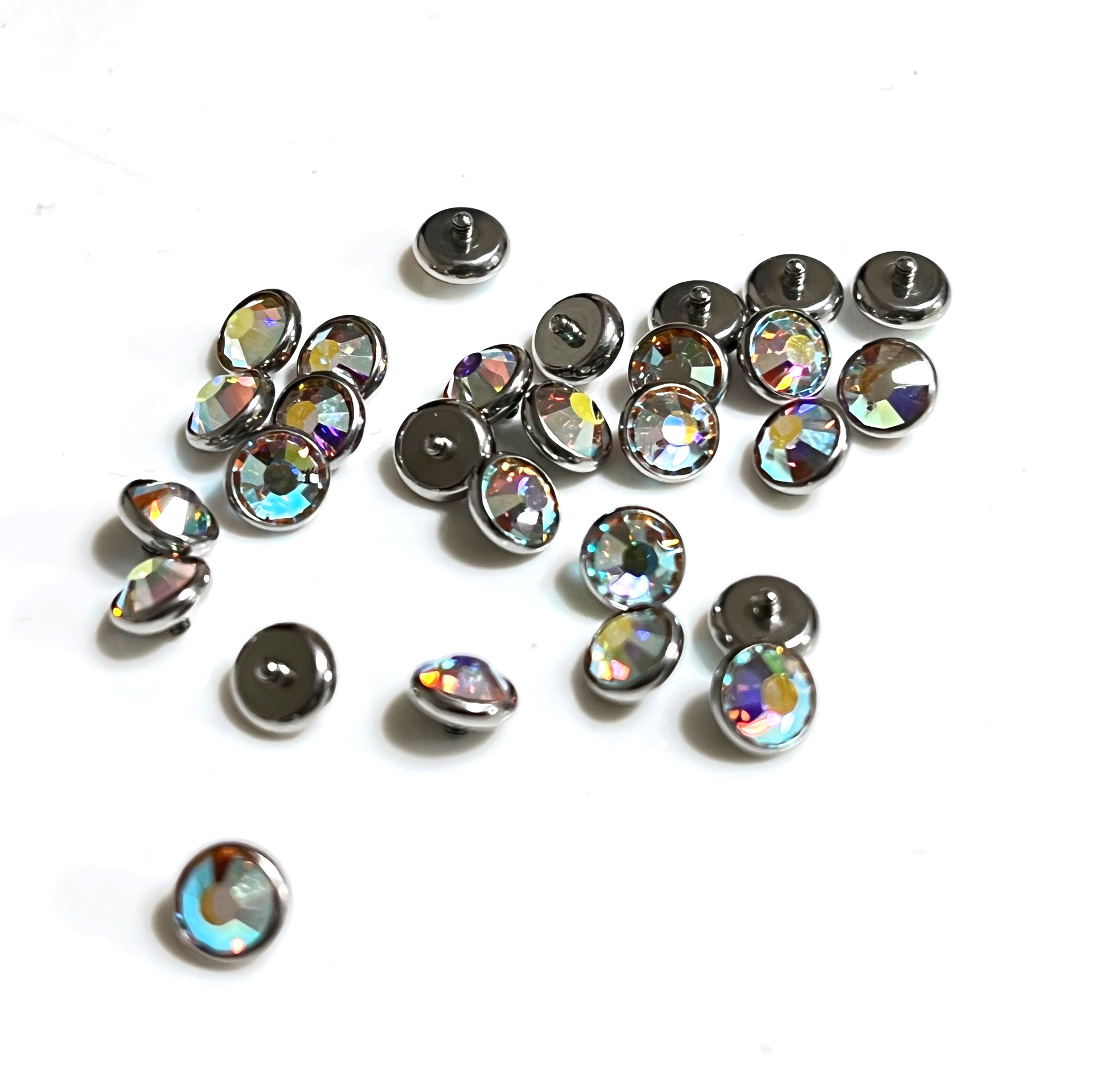 G23チタン埋釘盤リップルドリルカップはチェコドリルのピアスの外歯f136チタン合金の人体穿刺アクセサリーをはめ込んでいます。