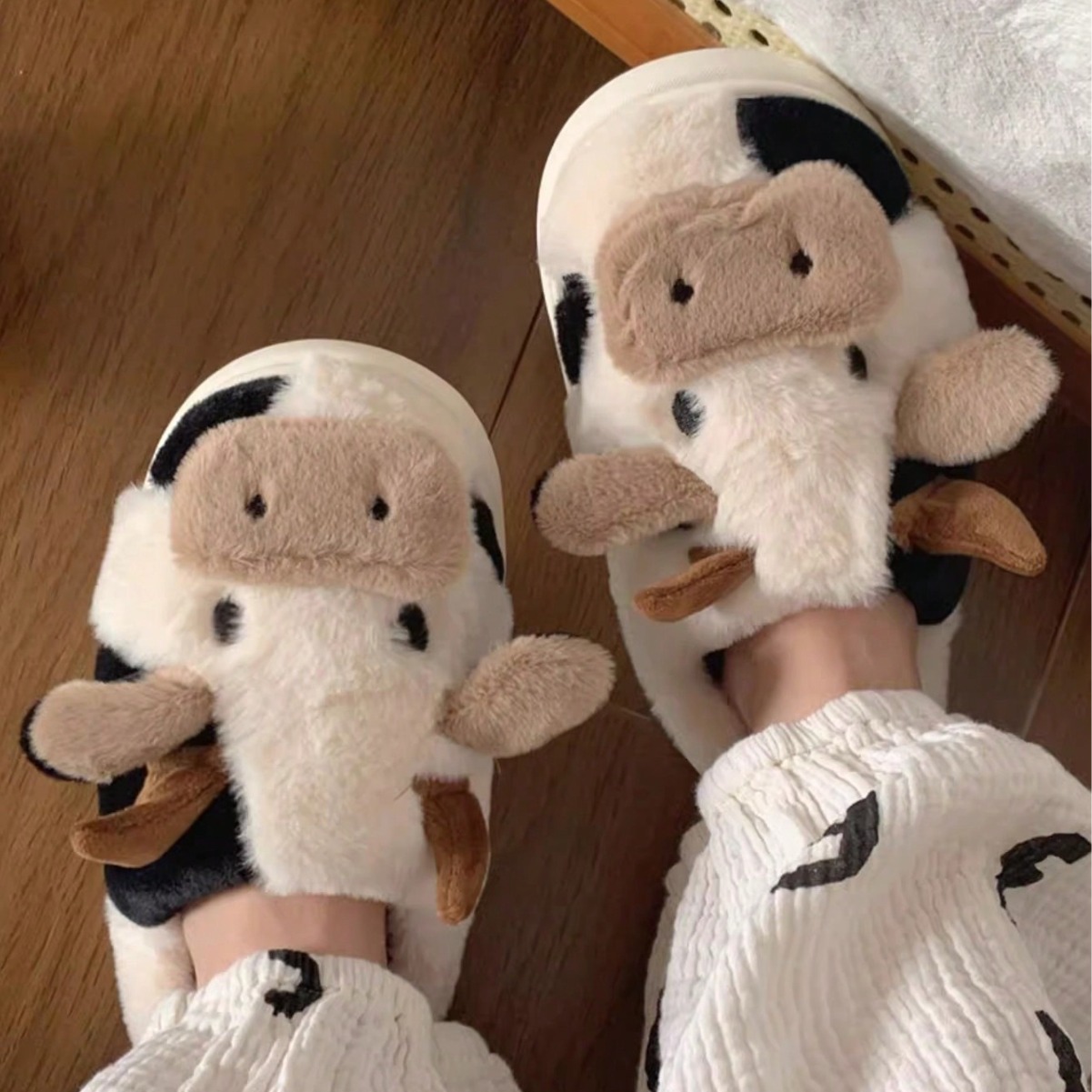 Vaca cerrada dedo del pie Zapatillas de algodón invierno moda niñas invierno cálido fondo grueso antideslizante casa pareja zapatillas niños y niñas zapatos