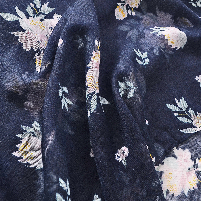 Estilo coreano Venta caliente elegante Flor de hibisco impreso algodón y lino sensación de seda bufanda artística todo partido bufanda de las mujeres de viaje decorativo chal