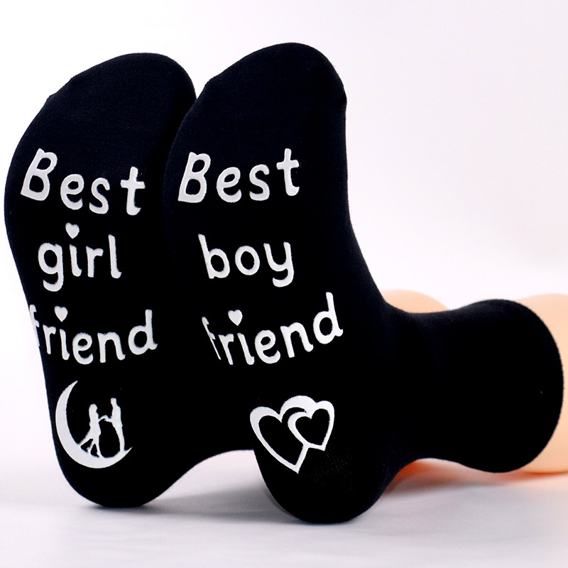 En stock nuevos calcetines de media pantorrilla de algodón populares transfronterizos europeos y americanos calcetines de pareja calcetines de pie carta de dispensación calcetines de piso antideslizantes