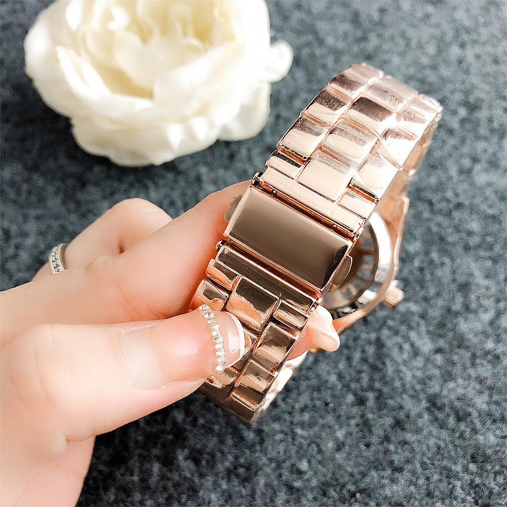 Women's Quartz Watch With Bear Dial And Diamond Details For Ladies_voghion.com