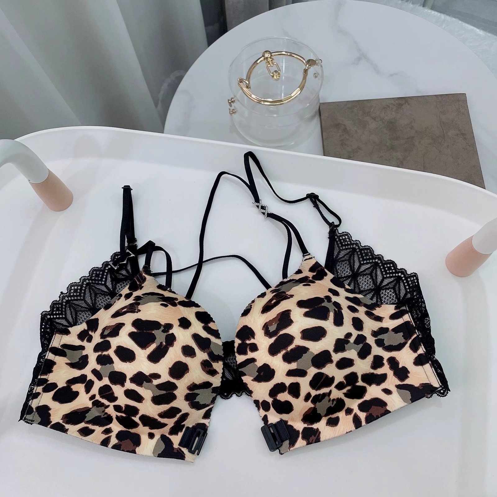 Neue produkt 8628 vorne schnalle dessous sexy spitze kreuz schöne zurück ohne stahl ring versammelt bh einzel stück/set_voghion.com