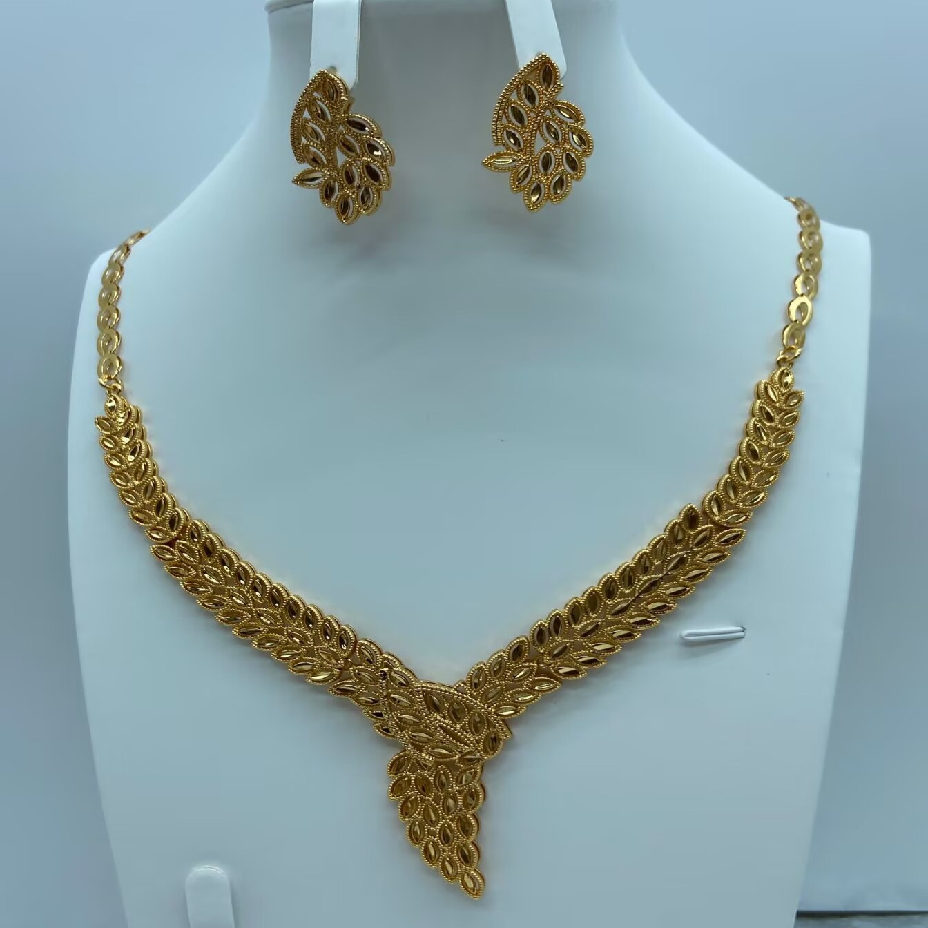 Transfronterizos de moda retro de Oriente Medio conjunto de joyería collar pendientes de boda banquete de bronce de lujo joyería dorada mujer