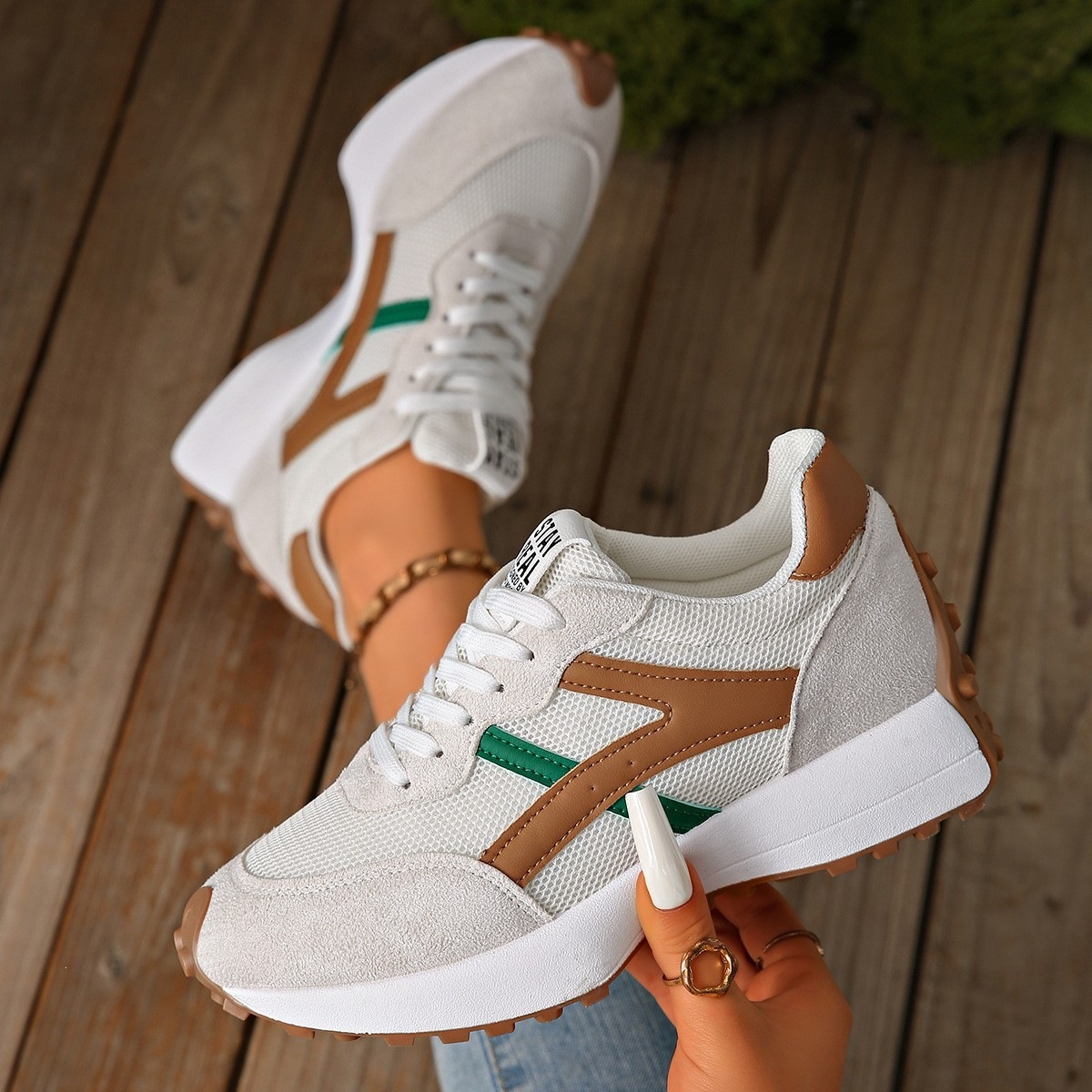 Spot zapatos deportivos de cintura pequeña mujer 2026 primavera y verano nuevos zapatos casuales de estudiantes de malla gruesa zapatos deportivos Gump zapatos de mujer