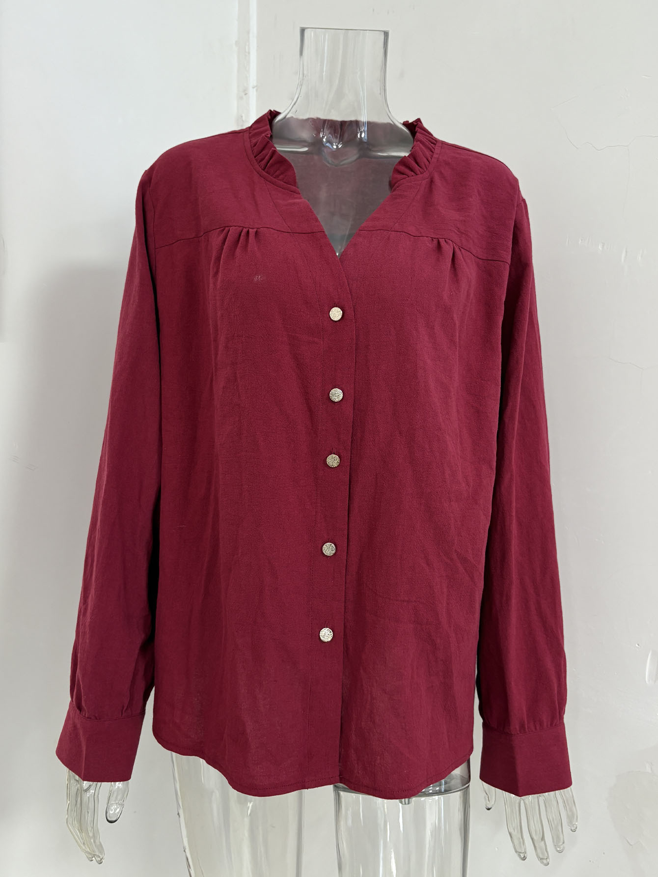 Dam blus i plus size med volangkrage och blommig spets_voghion.com