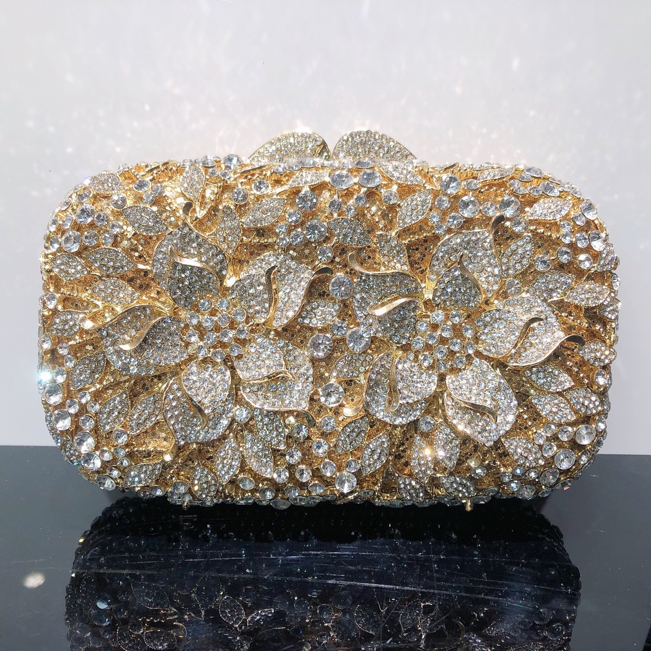 Bolsa de cena de diamantes de flores huecadas Bolsa de cristal de diamantes transfronterizos Bolsa de embrague