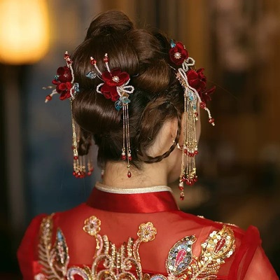 Chinese Wedding bridal xiuhe headdress XiuHe tire bride suit high-end antique velvet flower Chinese wedding studio shot hair