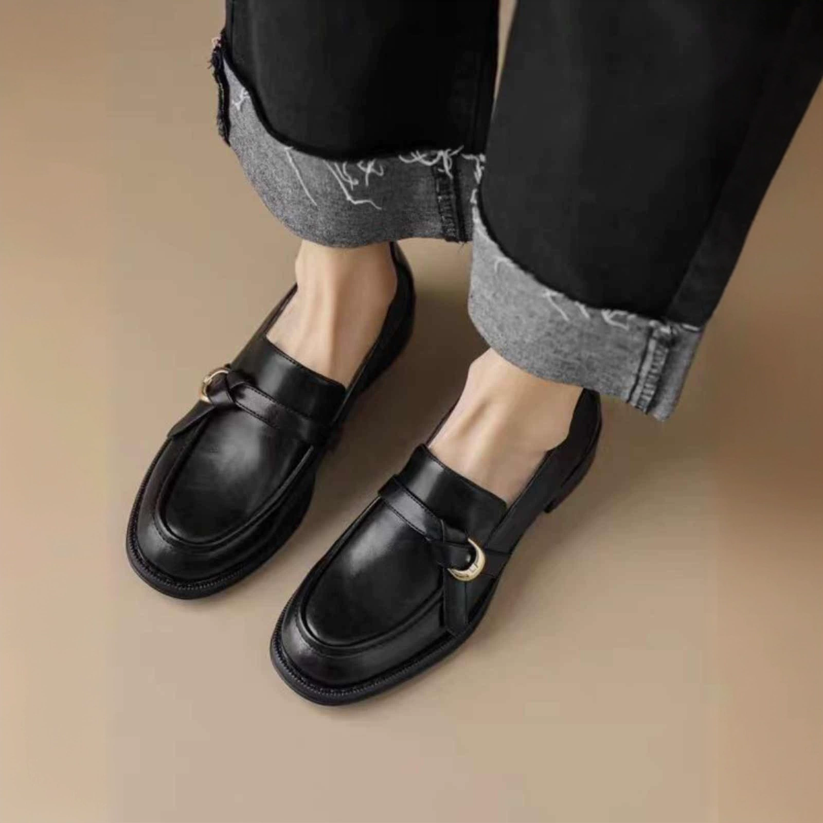 [Готовый запас] 2917 Маленькие кожаные туфли в стиле ретро из мягкой кожи для женщин, весна-осень 2025, новые черные туфли из мягкой кожи с круглым носком и толстым каблуком