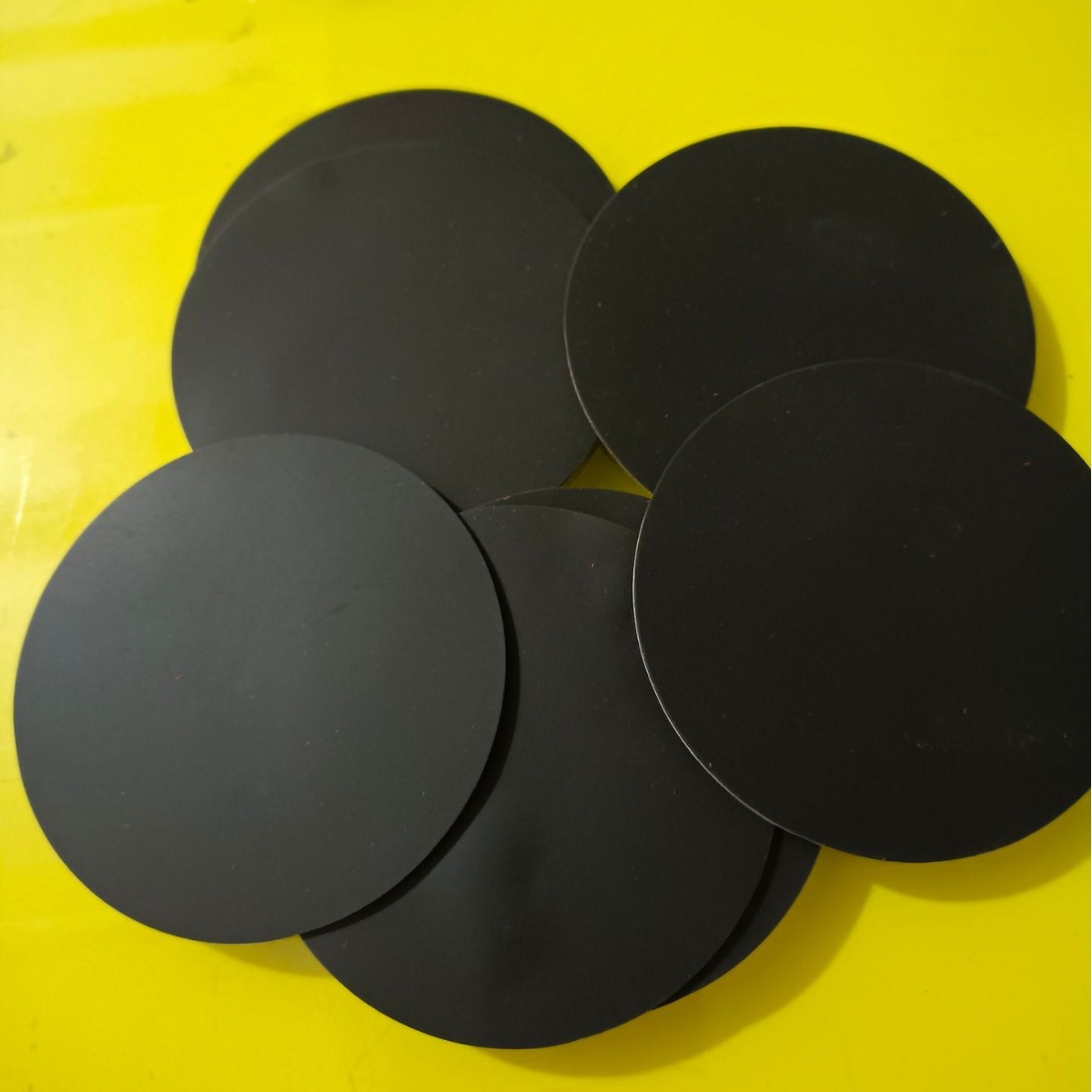 厂家直销各种导电硅橡胶黑粒导电黑胶贴自粘导电黑粒低电阻导电胶