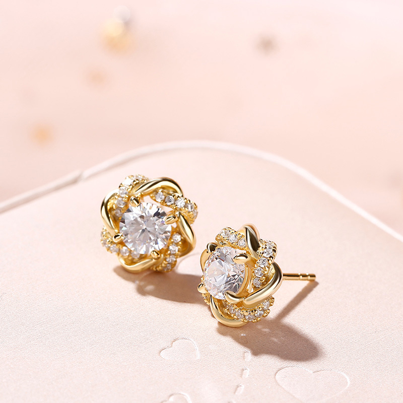 Cao Shi's French style floral trendy summer design feel. Earrings with a four leaf clover temperament and earrings_voghion.com