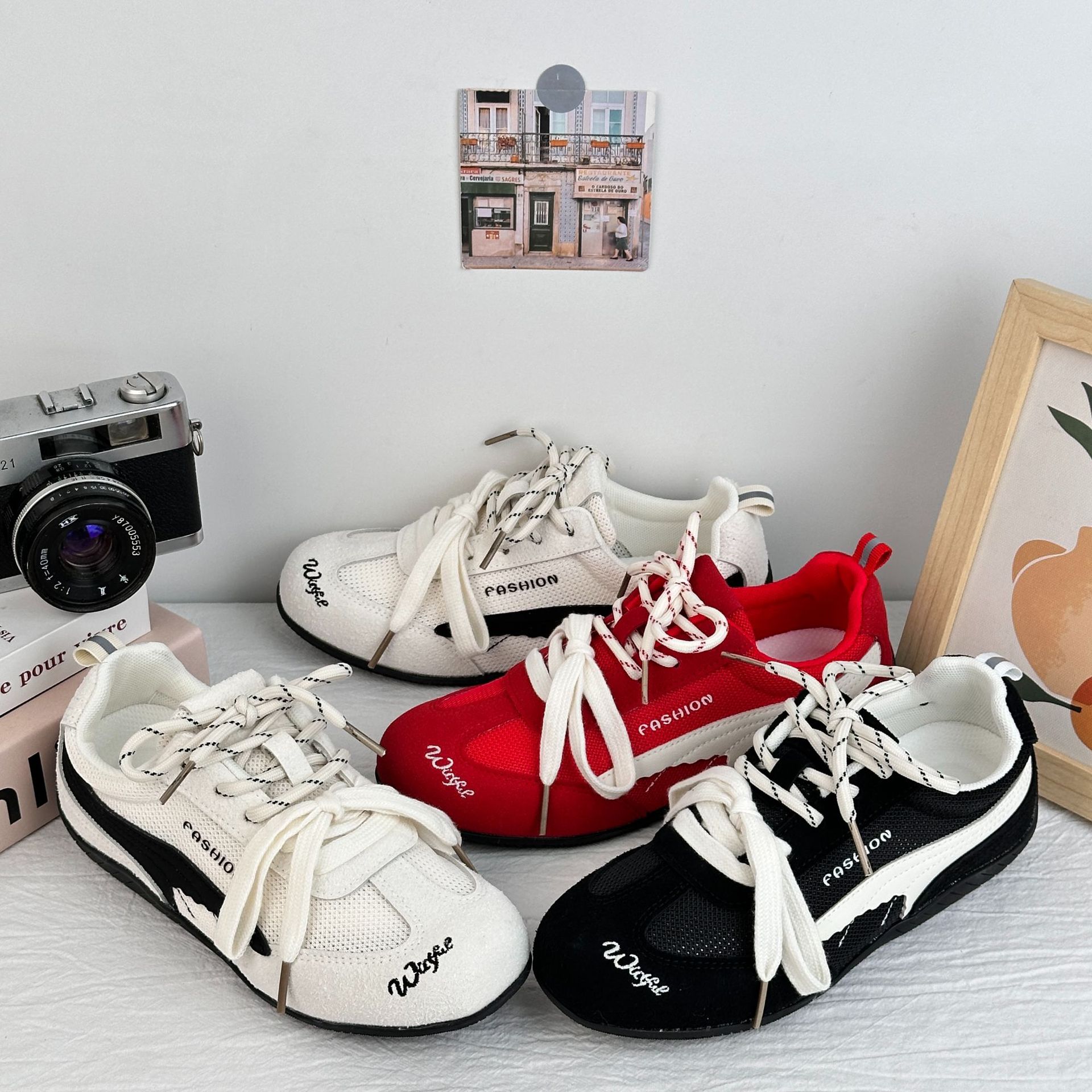 A9925ins zapatos de entrenamiento de estilo de mujer 2025 zapatos de verano de malla transpirables zapatos de piso plano retro zapatos casuales blancos pequeños