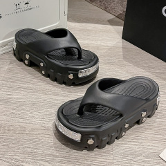 2024夏のパリの洞靴の頭の厚い底が高くなりました。カップルのパンクの厚い底の金属感があります。