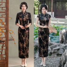 2025秋冬季新款丝绒烫金旗袍裙改良新中式中老年旗袍黑色复古旗袍