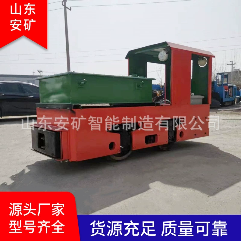 Железнодорожный тяговый электровоз Ancan Mining имеет две батареи и одну зарядную зарядку