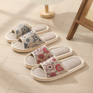 �¿��ļ��_�ڼҾӷ�����Ů��H�҃��໨��ľ�ذ��p�ݵ�����