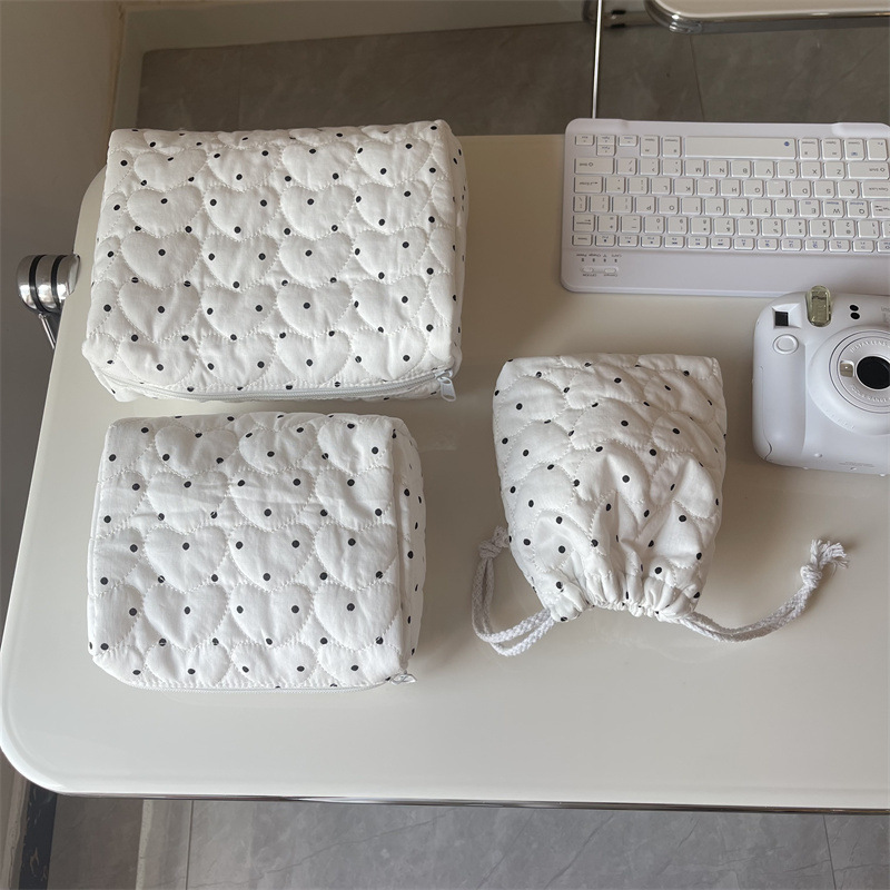 Korean-Style Quilted Polka-Dot Heart-Shaped Cosmetic Bag, Portable Large-Capacity Skincare Product Inner Bag, Travel Multi-Functional Storage Bag Korean-Style Quilted Polka-Dot Heart-Shaped Cosmetic Bag, Portable Large-Capacity Skincare Product Inner Bag, Travel Multi-Functional Storage Bag