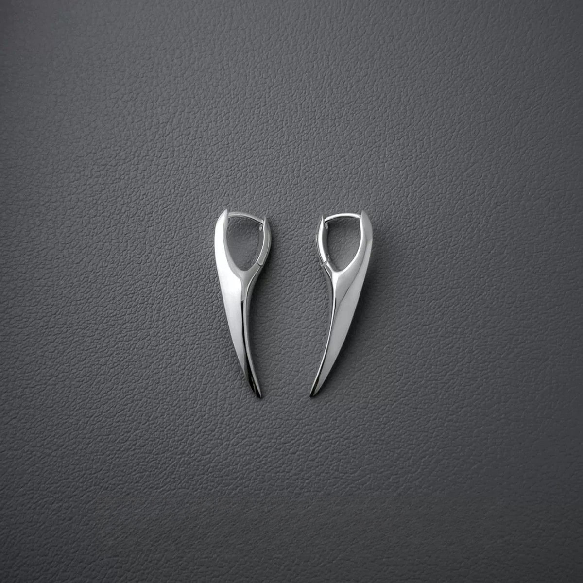 Stainless steel sharp-corner collar for women, minimalist style, unique necklace, original design, niche accessory