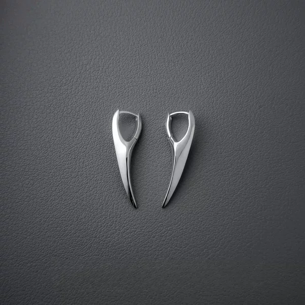 Stainless steel sharp-corner collar for women, minimalist style, unique necklace, original design, niche accessory
