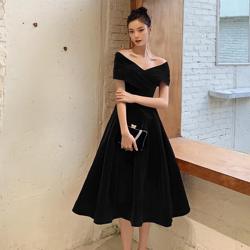 Vestido de noche negro adelgazante, talla grande, con hombros descubiertos, estilo largo, elegante para banquetes, adecuado para fiestas anuales, tallas pequeñas, otoño y primavera.
