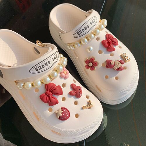 Cross-border adaptation cross Crocs shoe flower shoe buckle Cute girly pink pearl chain series Crocs shoe accessories