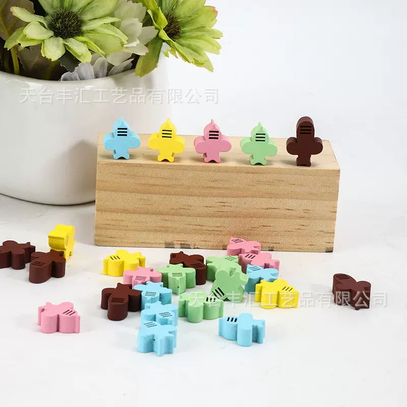 厂家彩色木制桌游棋子飞机木方块异形棋子桌游游戏飞机棋子配件