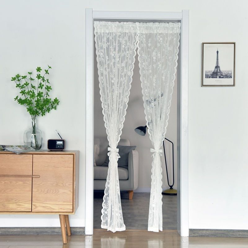 Biela čipkovaná záclona do spálne a kuchyne na suchý zips_voghion.com