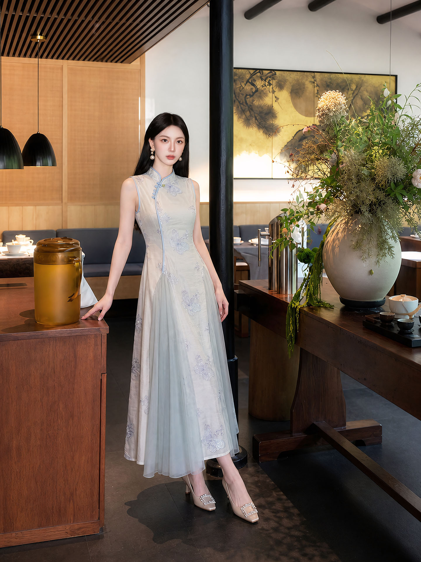 Đầm maxi nữ thắt eo kiểu sườn xám cách tân không tay dáng dài — màu xanh nhạt