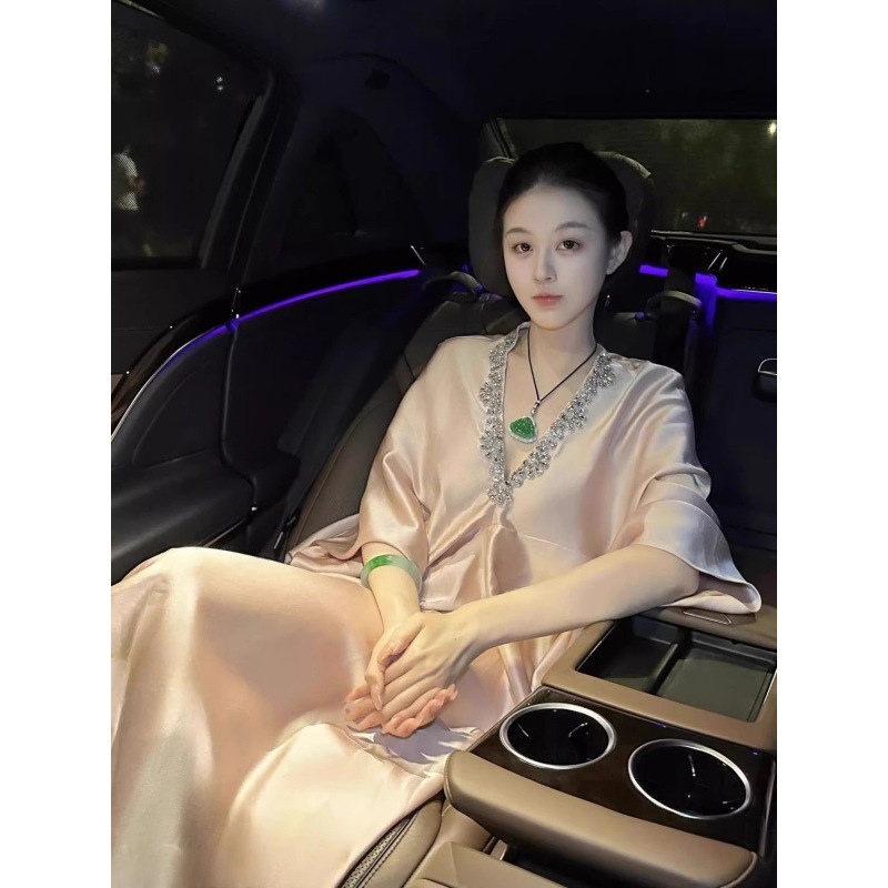 高级感水钻深V领气质名媛纯色连衣裙25新款贵气优雅时髦法式裙|undefined