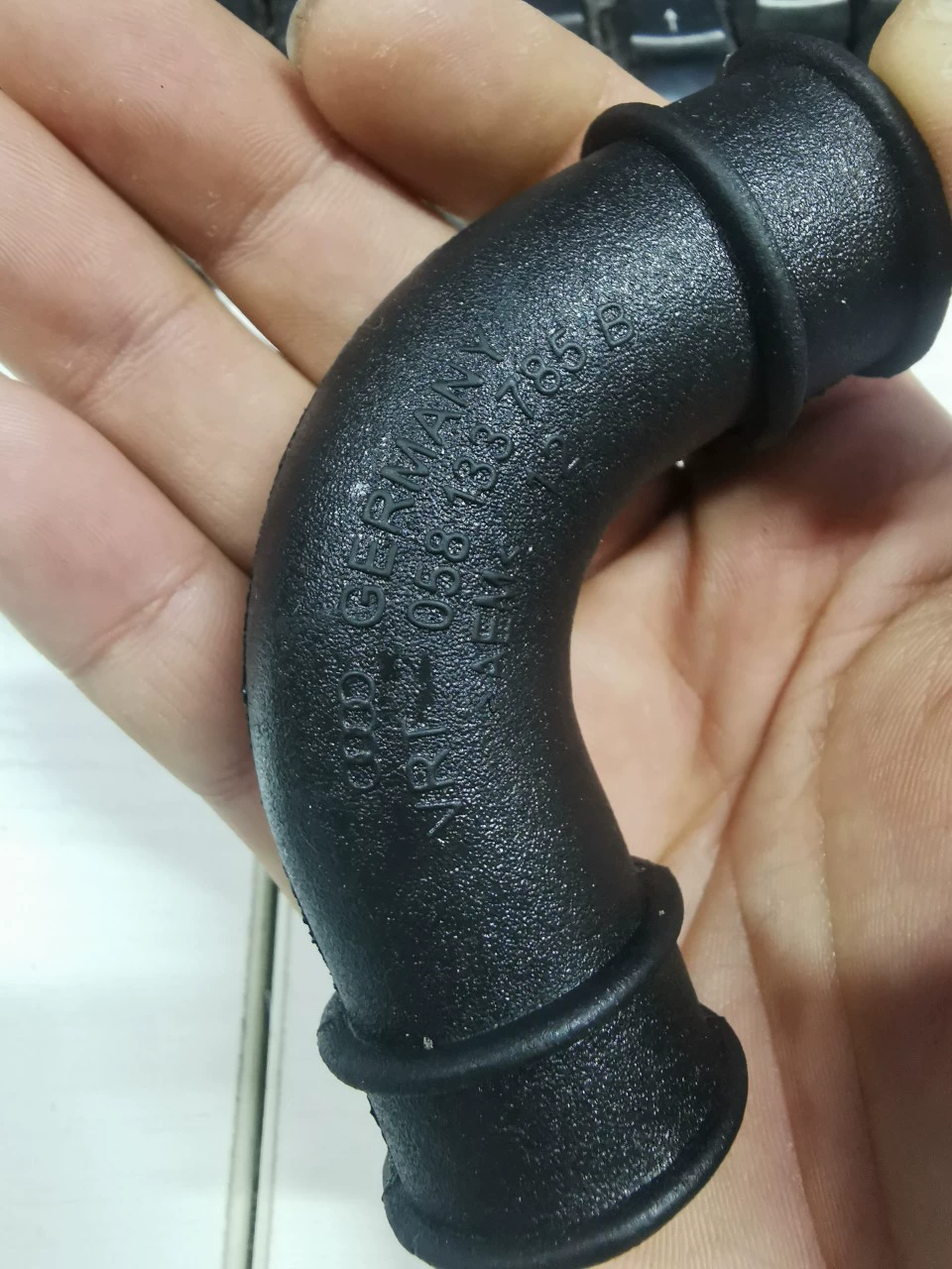 Passat B5 Lingyu Vice шланг воздушного насоса резиновая трубка выхлопного газа 058 133 785 B 058133785B 058133785B