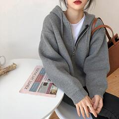 帽子のカシミヤの怠惰な風のセーターの女性の春秋のファスナーのデザイン感の小さい大衆のゆったりしている外はメリヤスのカーディガンのコートを着ます。