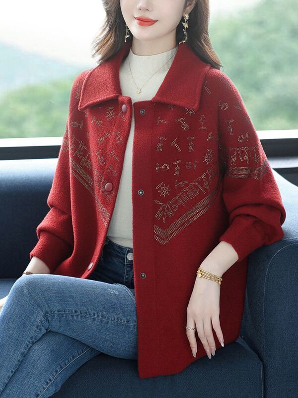 New Stylish Plus-Size Cardigan for Moms, Short Knitted Coat with a Turn-Down Collar, Loose Woolen Top for Middle-Aged and Elderly Women New Stylish Plus-Size Cardigan for Moms, Short Knitted Coat with a Turn-Down Collar, Loose Woolen Top for Middle-Aged and Elderly Women