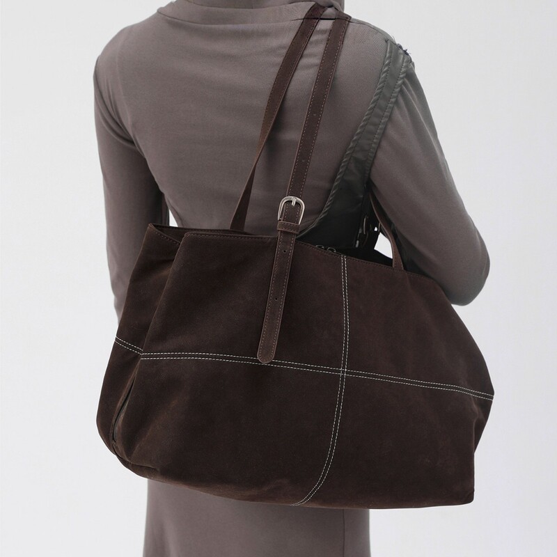 Niche Design City-Style Frosted Leather Tote Bag, Large Capacity, Simple and Stylish, Suitable for Commuting, Handbag and Shoulder Bag Niche Design City-Style Frosted Leather Tote Bag, Large Capacity, Simple and Stylish, Suitable for Commuting, Handbag and Shoulder Bag