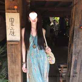 蓝色印花挂脖连衣裙女夏季波西米亚风度假穿搭性感辣妹露背长裙子
