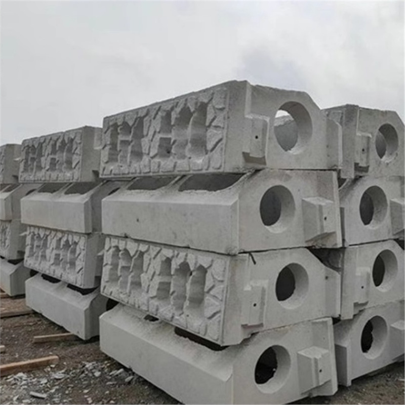 甘肃临夏混凝土河道生态护坡砖阶梯式生态框植草护坡框水泥挡墙砖