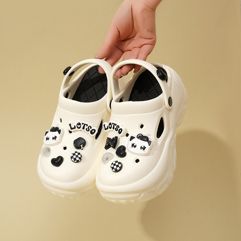 Nuevos zapatos de agujero de fondo de bizcocho de moda, suela gruesa de mujer, aumento de malla antideslizante, lindas sandalias y zapatillas de playa, verano