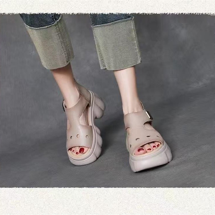 2026 verano sandalias romanas para mujeres nuevas retro velcro muffins de suela gruesa para aumentar la altura de las sandalias de cuero suave