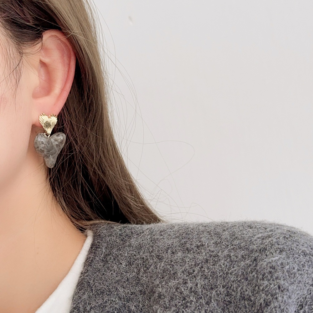 11g Weight 925 Sterling Silver Ear Needle Material Drop Earrings Classification 1 Pair Quantity Daily Occasion Resin, Copper Alloy Material Heart Shape Pattern Women's Gender Plating Design Vintage Style, Sweet Style 1 Pair Vintage Style Sweet Heart Shape Plating Resin Copper Alloy Drop Earrings 2
