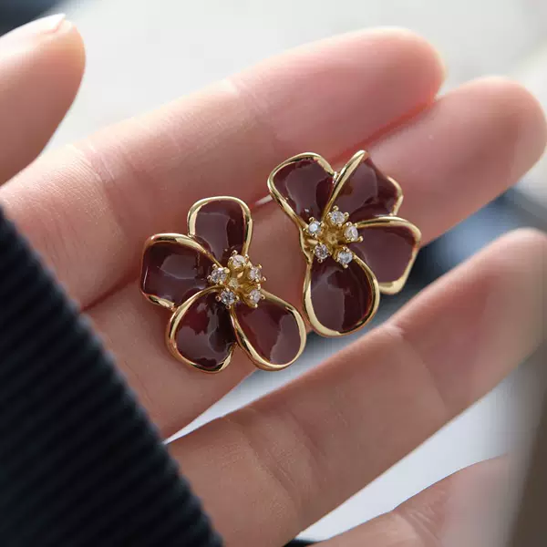 [Sakura Falling] Red Cherry Blossom Color Enamel Flower Earrings for Women, Accessible Luxury and High-End Earrings, Mosquito Coil Disc