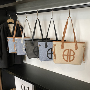 Capacious shoulder bag, one-shoulder bag for leisure with zipper, western style, South Korea