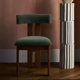 餐桌;实木床;餐椅