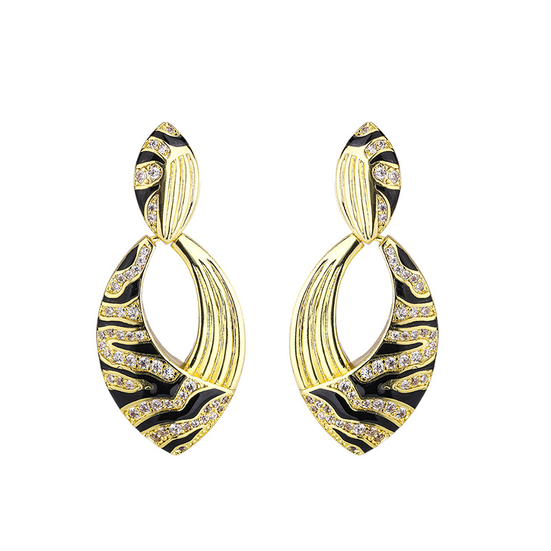 2024 nueva joyería Shengsheng venta caliente micro-incrustaciones europeas y americanas temperamento personalidad traje de oro cabello al por mayor