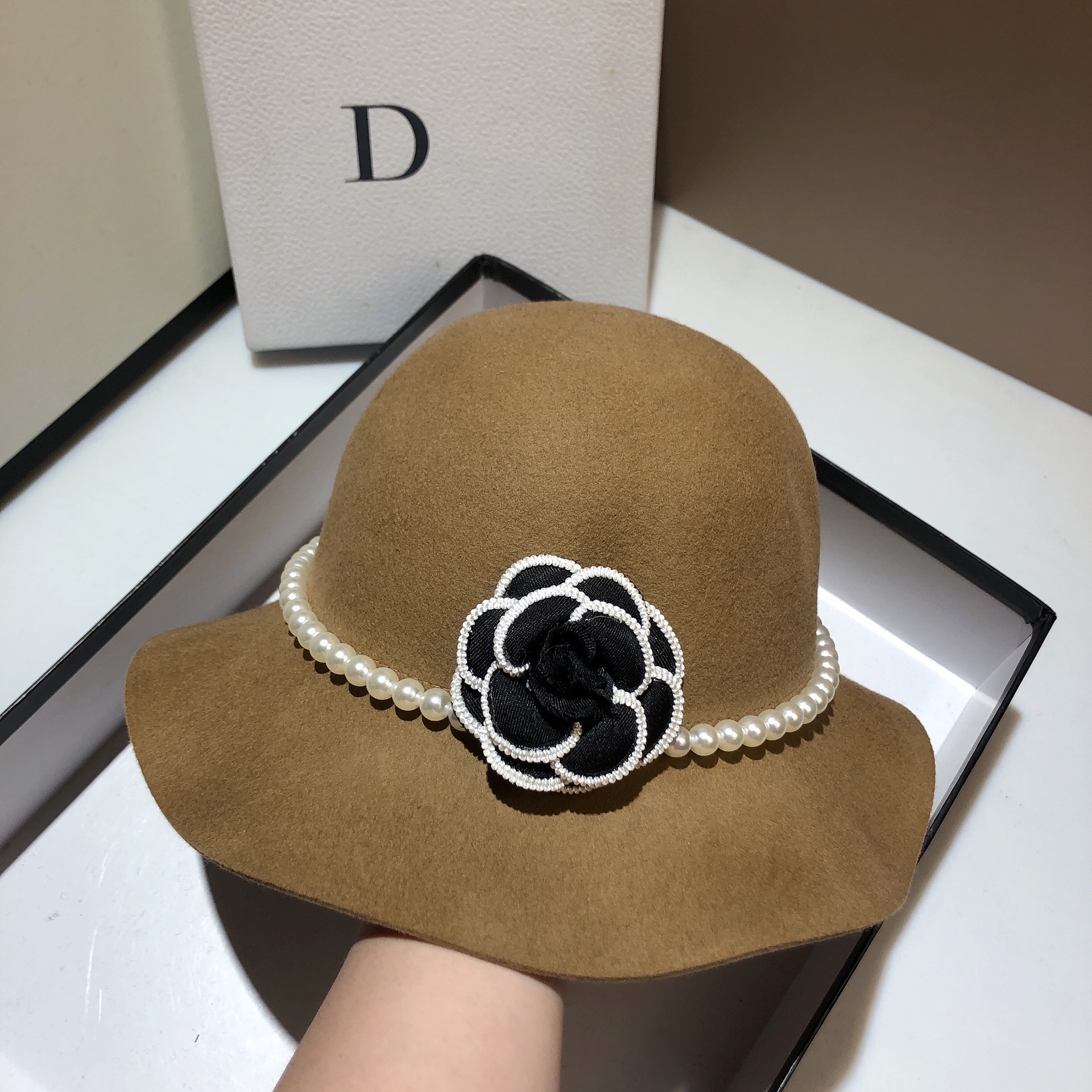 Women's Lady Solid Color Flower Big Eaves Fedora Hat display picture 7