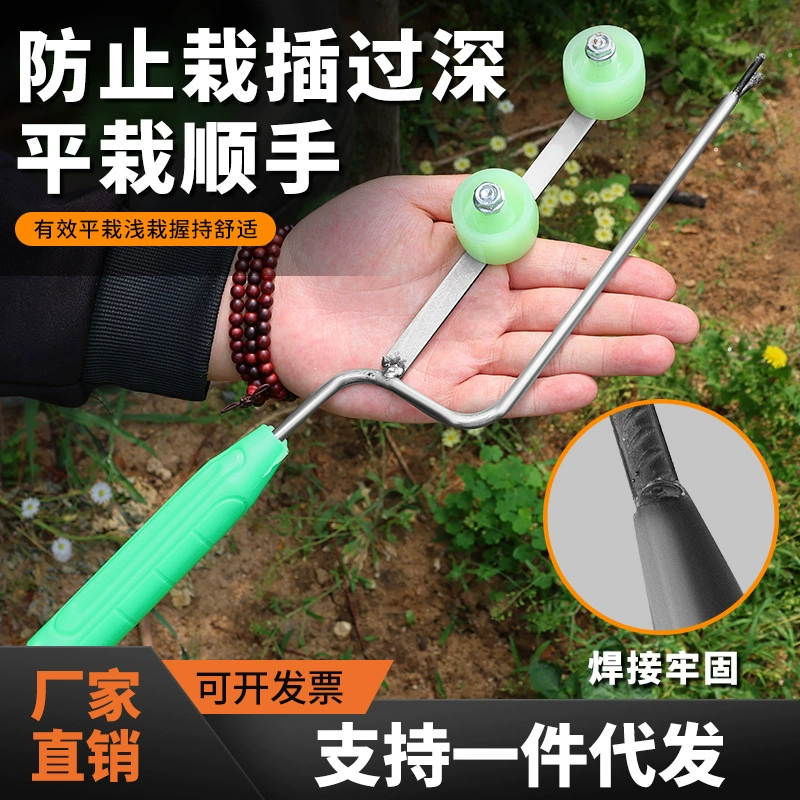 Машина для пересадки сладкого картофеля с высокой скоростью и колесами, новая модель с деревянной ручкой для посадки сладкого картофеля.