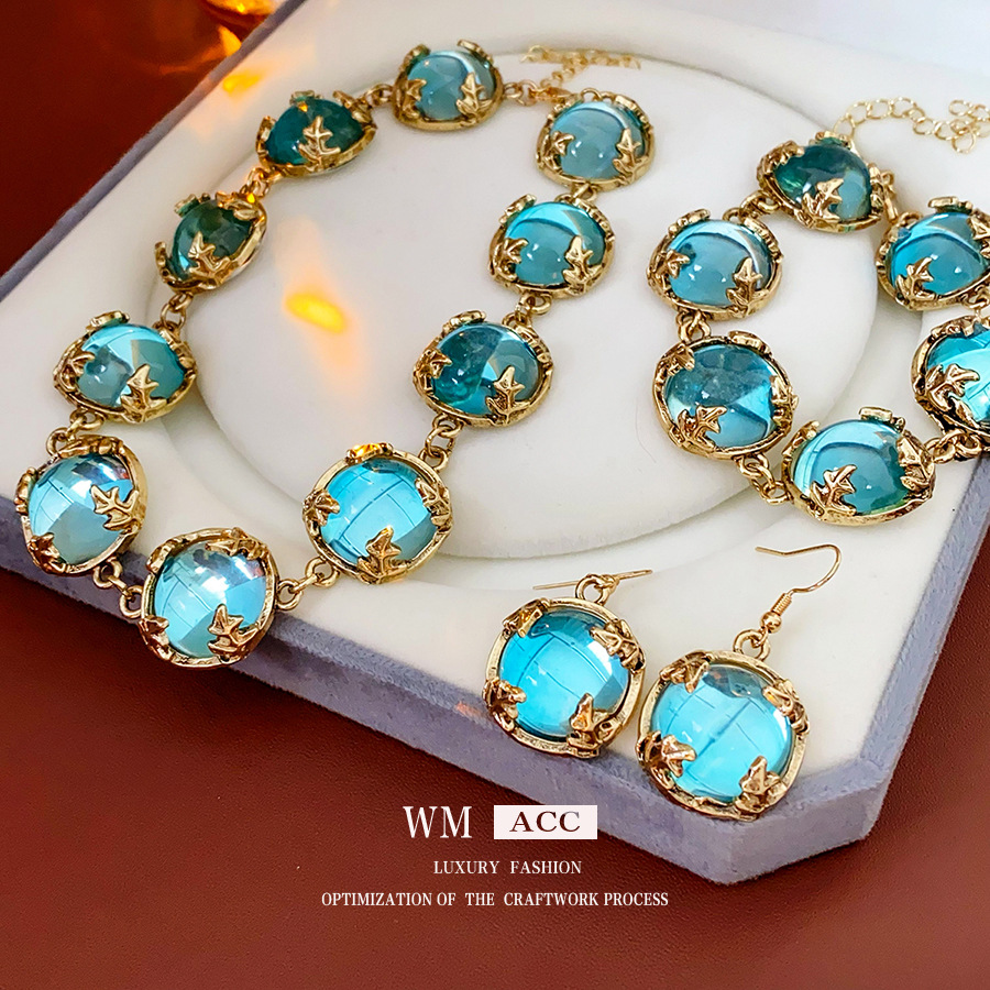 Traje de moda vintage medieval, collar de resina redondo de estilo de palacio de lujo ligero, pulsera de pendientes de alta calidad de todo fósforo