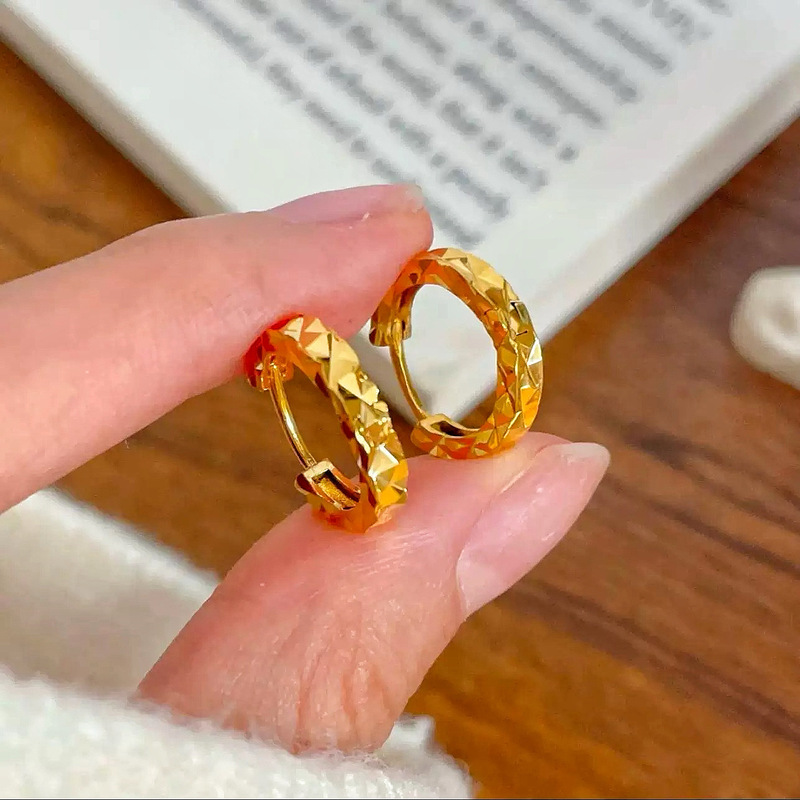 The Same Style as the One Used in Gold Stores, the Dazzling Starry Sky Flower Ear Cuffs Are Light Luxury with Irregular Cut Surface, High-End Earrings with a Sophisticated Vibe
