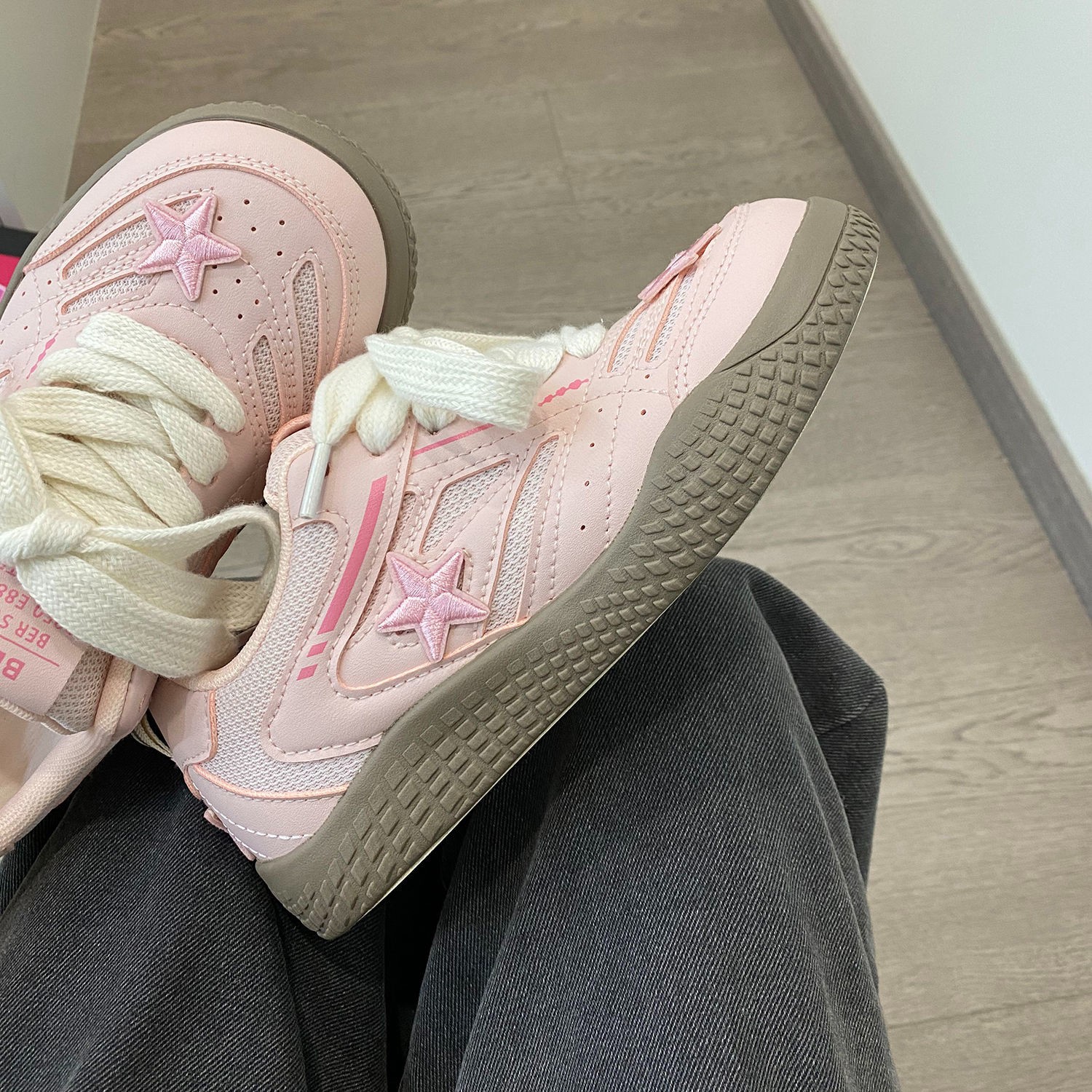 Nicho rosa zapatos de entrenamiento alemán estrellas feas zapatos deportivos de cabeza grande para mujeres 2025 otoño nuevos zapatos transpirables de suela gruesa para mujeres