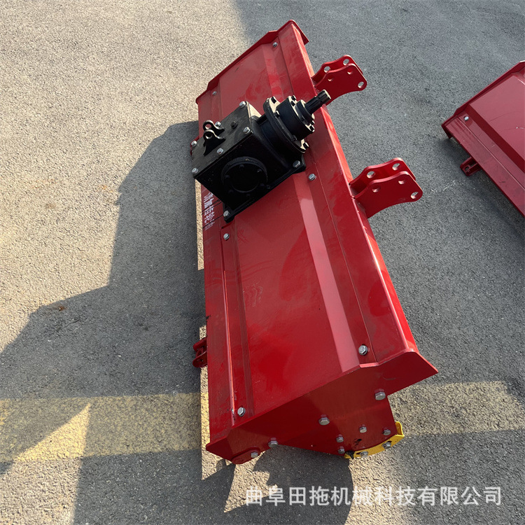 四轮拖拉机带旋耕机