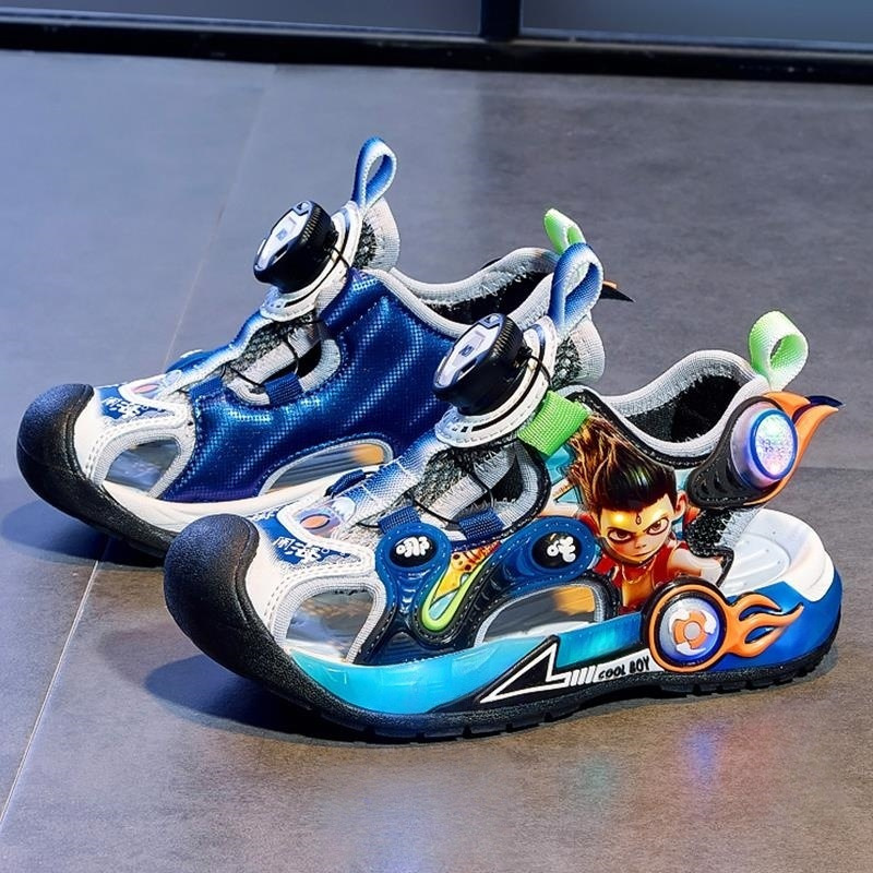 Sandalias de niño de dibujos animados con luz 2025 verano nuevo estilo zapatos de playa deportivos de fondo suave para niños sandalias Baotou para niños marea