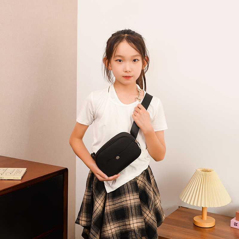 Bolsa de pecho simple de color sólido para niños y niñas, mini bolso deportivo casual para bebés 2025, nuevo bolso de cintura para niños de comercio exterior